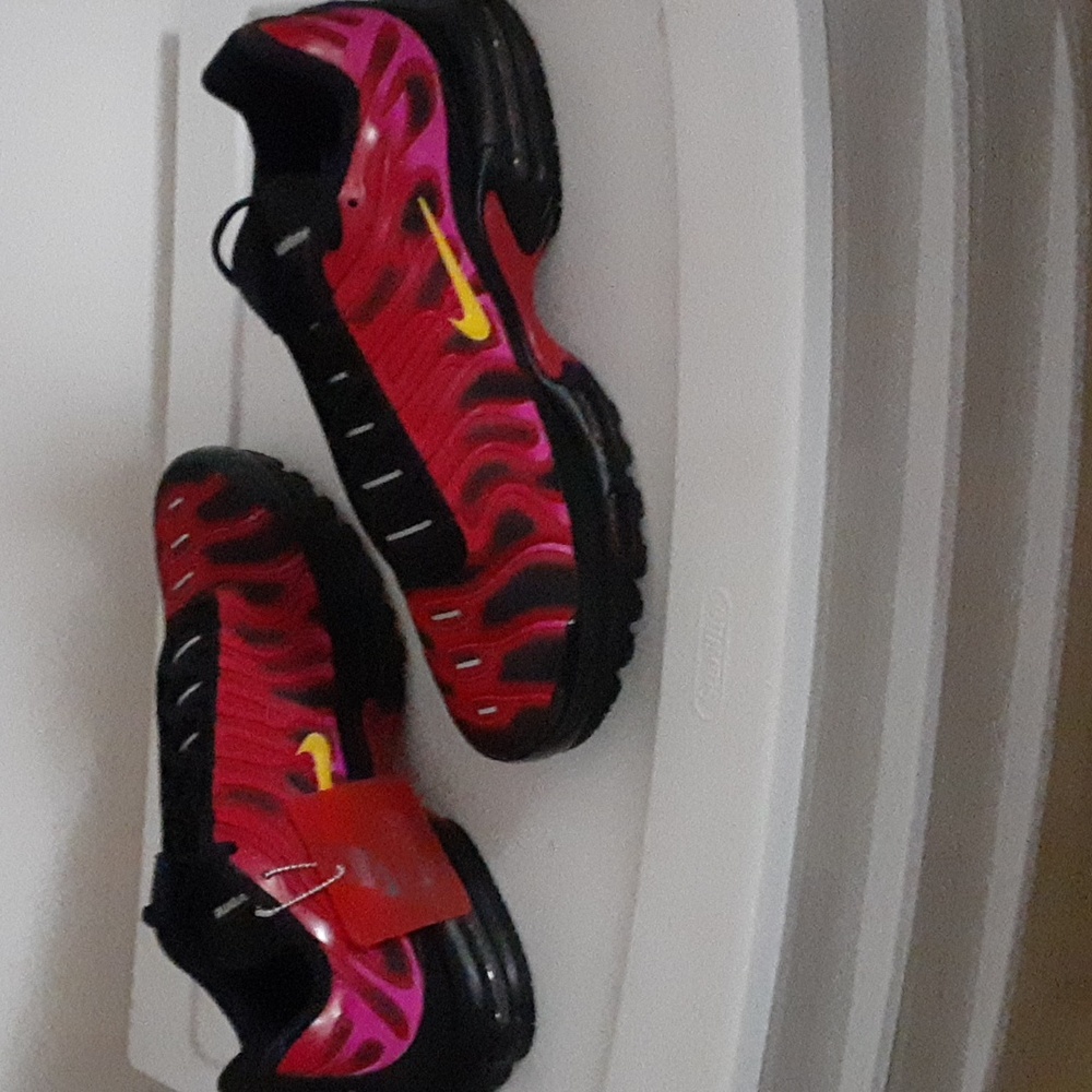 Nike Supreme Air Max Plus TN / University  Red size 12